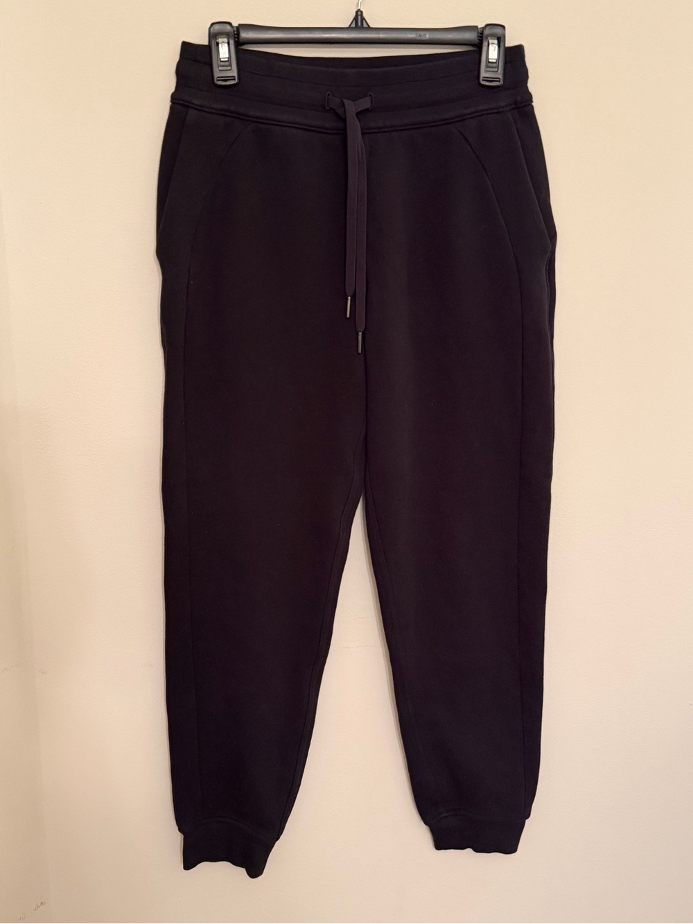 Lululemon Scuba Joggers in Black size 6